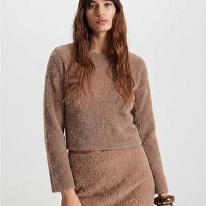 THEO Fuzzy Carme Bell Sleeve NWT Size Small.
